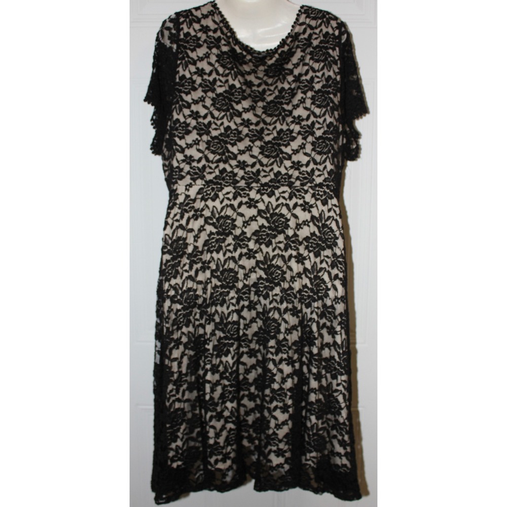 Torrid Black Floral Lace Dress Plus SZ 2X Edgy Whimsigoth Button Detail Stretch - Picture 4 of 8